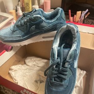 NWOT Air Max Pro 90 velvet